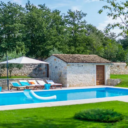 Villa Enchanting With Beautiful Stone Architecture *