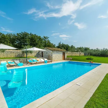 Villa Enchanting With Beautiful Stone Architecture