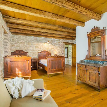 Enchanting With Beautiful Stone Architecture Villa Sveti Lovreč Pazenatički